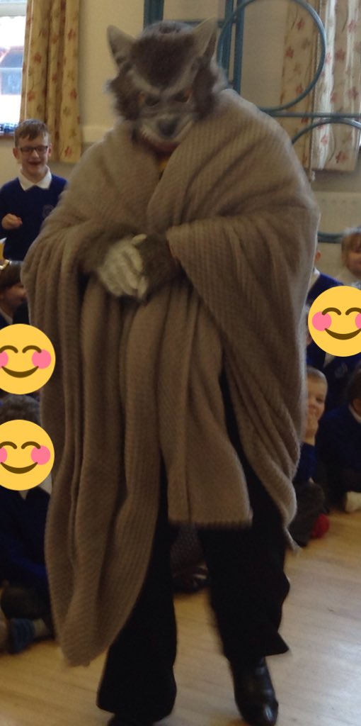 LancastrianInf1's tweet photo. We had a visit from the 3 Little Pigs this morning to launch our Book Week. And the wolf! https://t.co/DKYKV68ynn