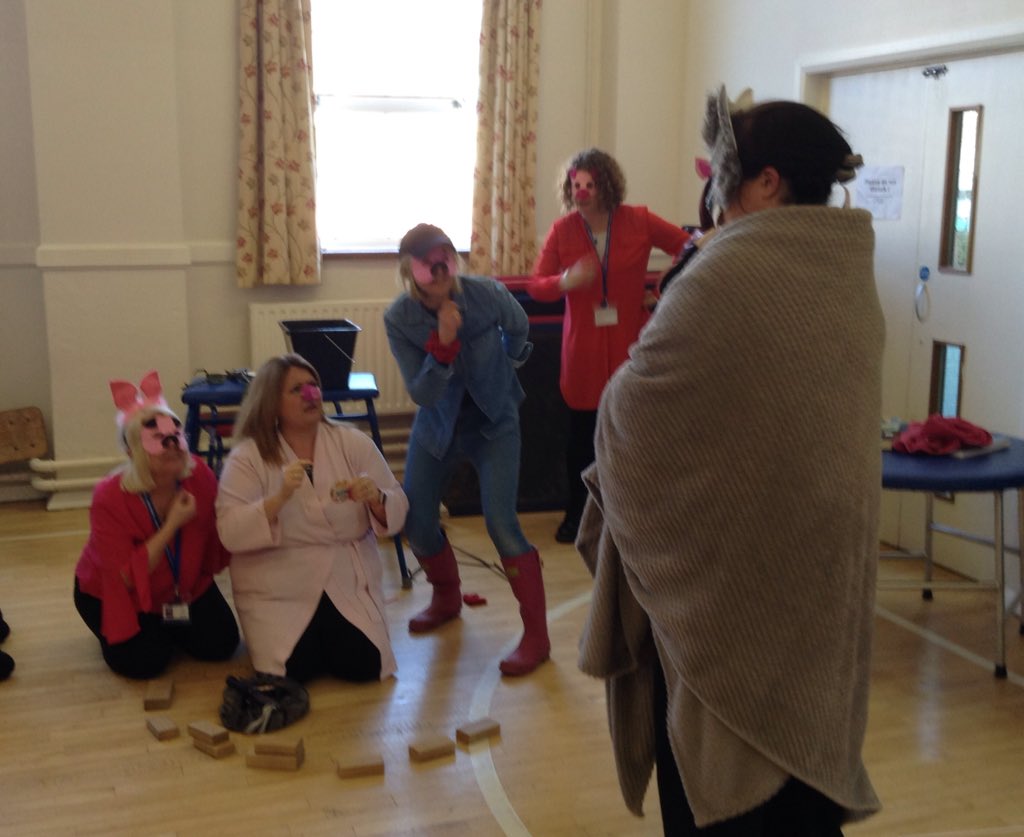 LancastrianInf1's tweet photo. We had a visit from the 3 Little Pigs this morning to launch our Book Week. And the wolf! https://t.co/DKYKV68ynn