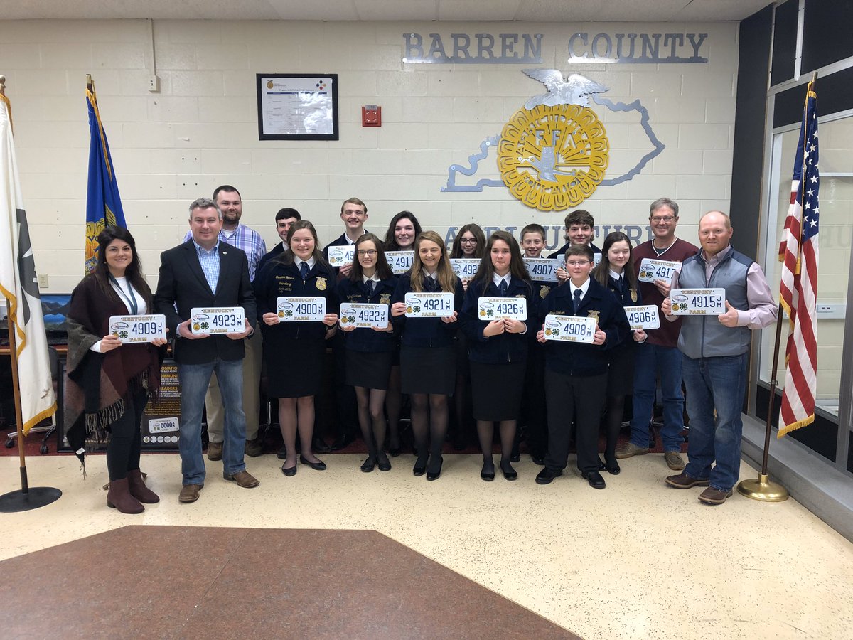 RyanQuarlesKY's tweet photo. Barren County is Kentucky’s top ag cash receipt county! Was honored to speak to their 4-H and FFA students while promoting Ag-Tag with Clerk Helena Birdwell! Thanks for investing in our future. https://t.co/U8tFcqg1PC