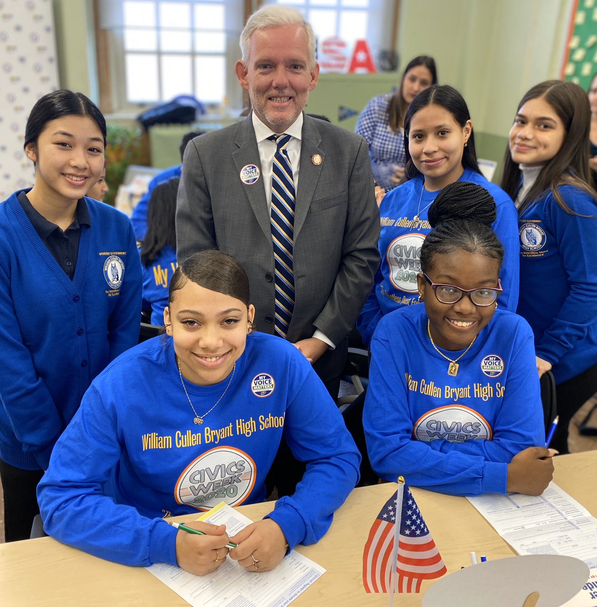 JimmyVanBramer's tweet photo. This morning we kicked off #CivicsWeek2020 at my alma mater, @WCBryantHSLIC in #Astoria with @DOEChancellor, Deputy Mayor Thompson, school leaders and Bryant students who were busy registering to vote & preparing to lead us to a better tomorrow! https://t.co/sFa3KJLYRe