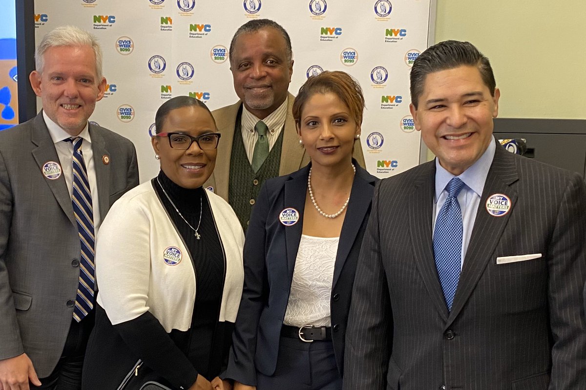 JimmyVanBramer's tweet photo. This morning we kicked off #CivicsWeek2020 at my alma mater, @WCBryantHSLIC in #Astoria with @DOEChancellor, Deputy Mayor Thompson, school leaders and Bryant students who were busy registering to vote & preparing to lead us to a better tomorrow! https://t.co/sFa3KJLYRe