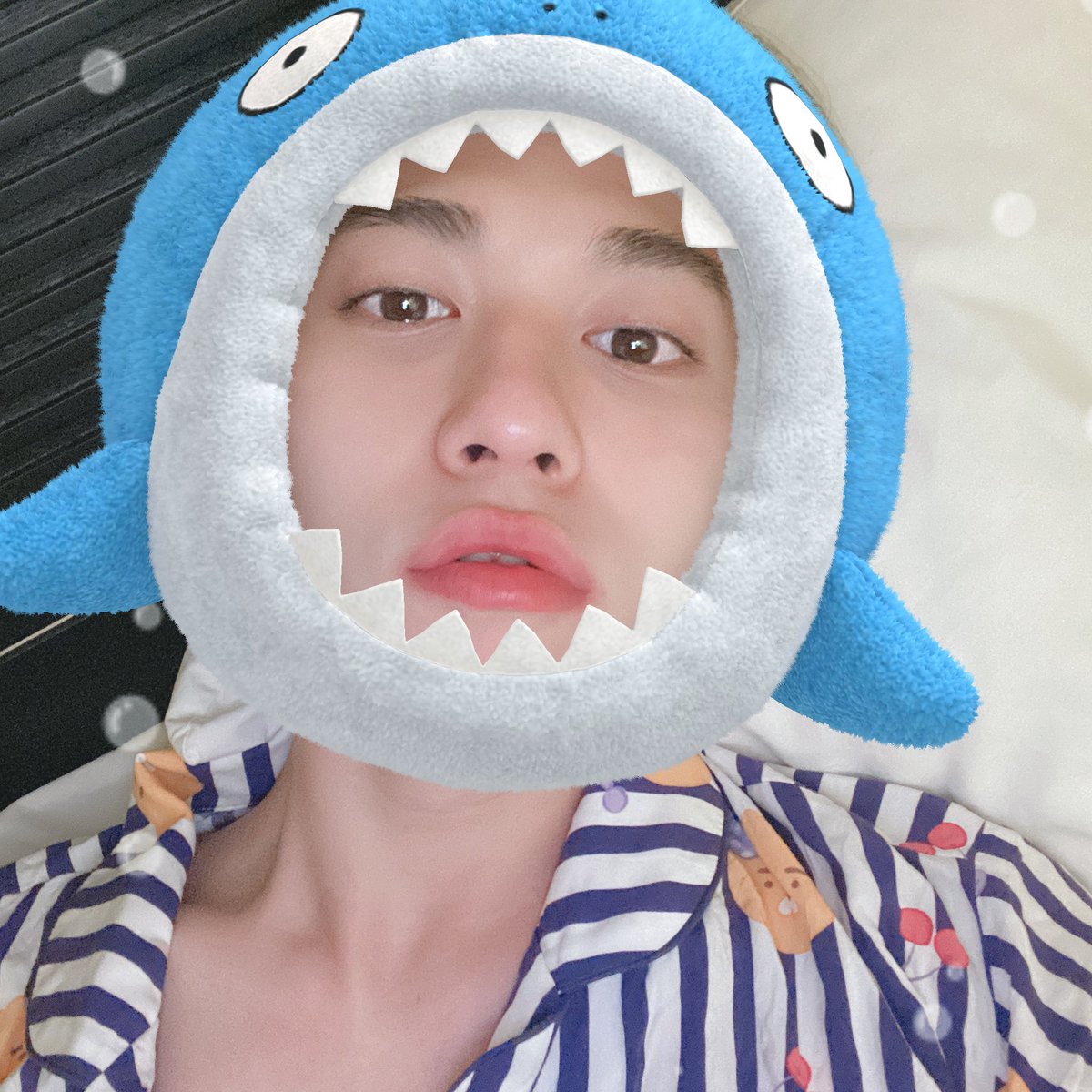 official_ONEUS's tweet photo. [#건희]
달님들! 하고 싶은 말들이 너무 많아요!
보고 싶어요🥺💦
귀찮더라도 손 소독제, 마스크
조금 더 신경 쓰고 아프지 말기!!
빨리 만날 수 있는 날이 왔음 좋겠어요❤
오늘도 좋은 밤 되세요🌙💕 https://t.co/EYXQN7CqaS