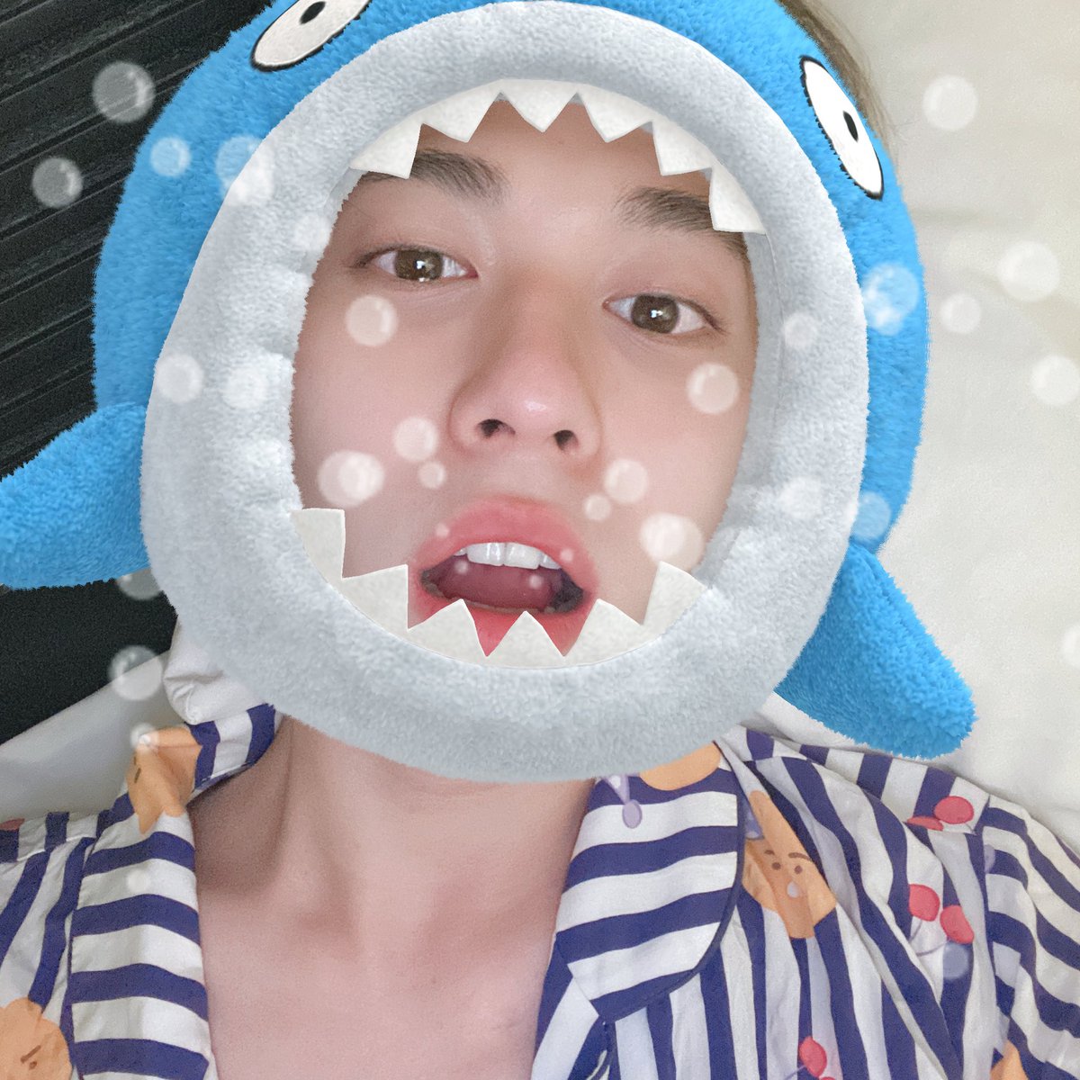official_ONEUS's tweet photo. [#건희]
달님들! 하고 싶은 말들이 너무 많아요!
보고 싶어요🥺💦
귀찮더라도 손 소독제, 마스크
조금 더 신경 쓰고 아프지 말기!!
빨리 만날 수 있는 날이 왔음 좋겠어요❤
오늘도 좋은 밤 되세요🌙💕 https://t.co/EYXQN7CqaS