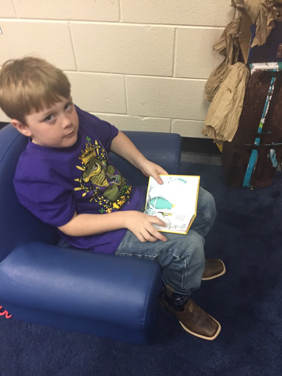 TES_Tigers's tweet photo. Mrs. Eckstein and Mrs. Hammonds’ class won the Great Big Seussical Book Giveaway from Guardian Credit Union. Our kids are enjoying their new books in the class library. @EcksteinTES https://t.co/ApvMlkvTvE