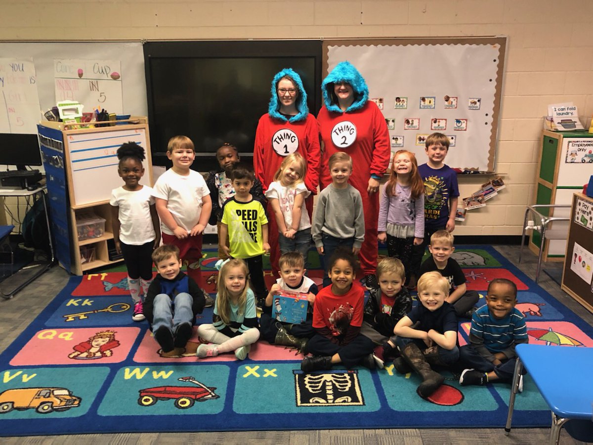 TES_Tigers's tweet photo. Mrs. Eckstein and Mrs. Hammonds’ class won the Great Big Seussical Book Giveaway from Guardian Credit Union. Our kids are enjoying their new books in the class library. @EcksteinTES https://t.co/ApvMlkvTvE