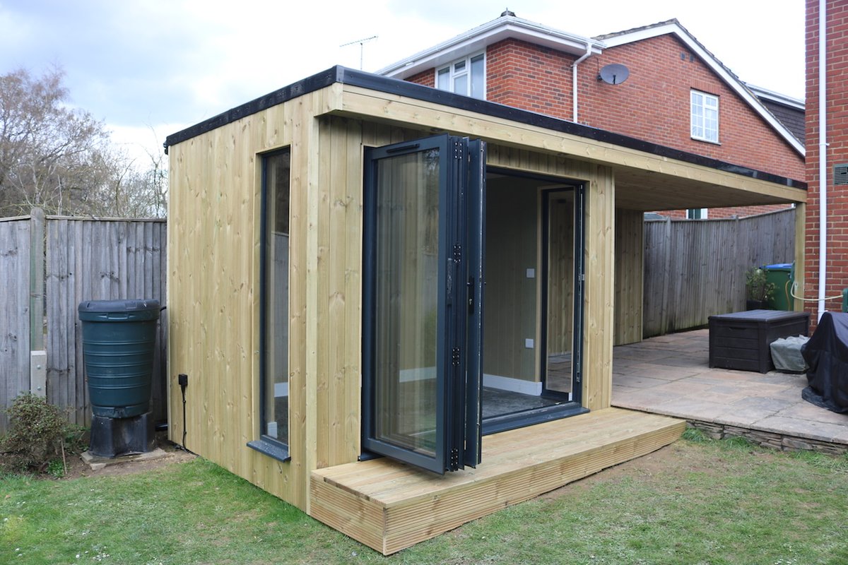 Our 3m x 2.5m #gardenroom with adjoining #veranda is an inviting place to spend the #weekend. This is a gorgeous space for #BBQs &amp;  lazy afternoons in the #garden Herb #fridayfeeling bit.ly/2L0PLup