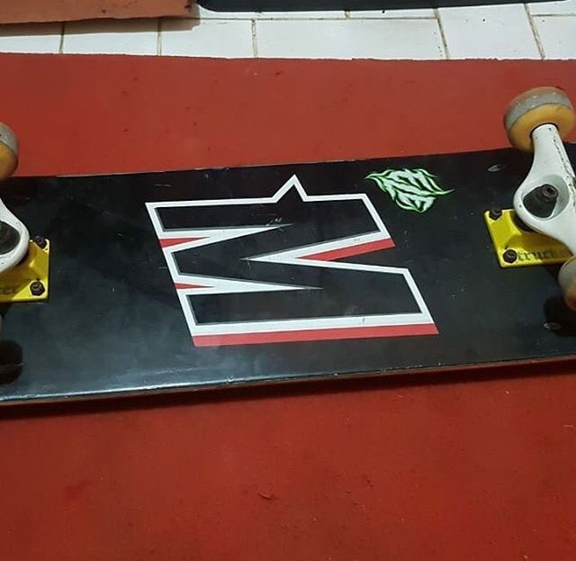 madedarma1's tweet photo. Akutu mau jual skateboard... 900 aja, nego dikit bet.

-deck motion 8
-trucks peer
-bushing sex toys baru bet ganti
-wheels lupa merk apa
-griptape shakejunt masi good

Yang minat sabi dm masih mulus bet kek paha selebgram
#jualskateboard #motionsk8 #skateboard #skateboardsecond https://t.co/GEFufNXfsq