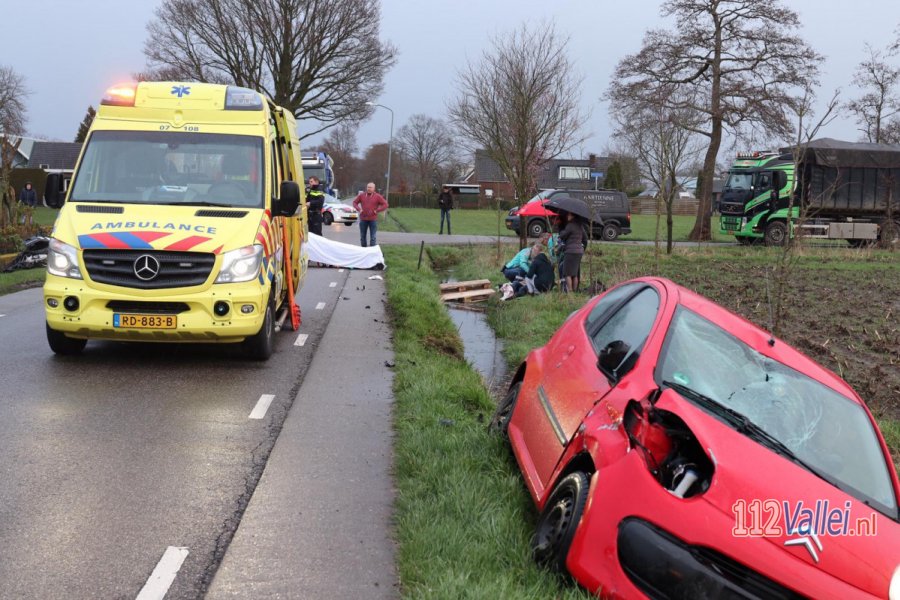 Scooterrijdster gewond bij aanrijding met auto in #Kootwijkerbroek. 112Vallei.