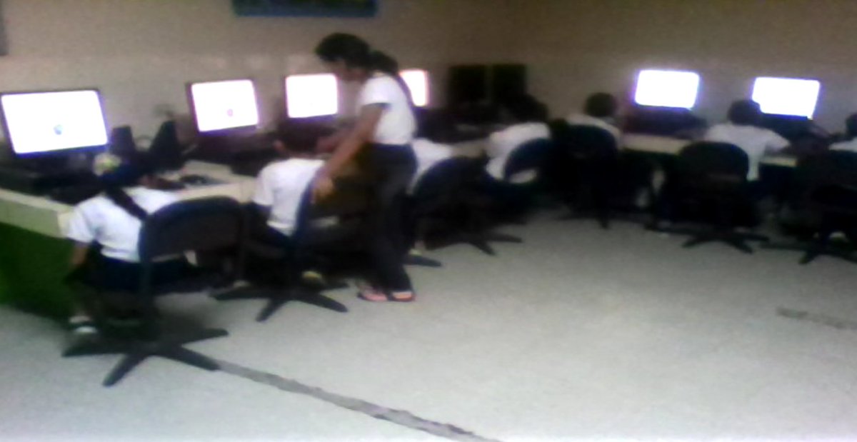 cbitsucresanton's tweet photo. El CBIT San Antonio proyectando vídeo acerca del coronavirus de wuhan sobre las medidas necesarias para protegerse de el, a los alumnos de 5toA y 2do A de la U.E.N. Luisa Blanco de Ramírez, de San Antonio del Golfo. https://t.co/Znlkpr9wFx