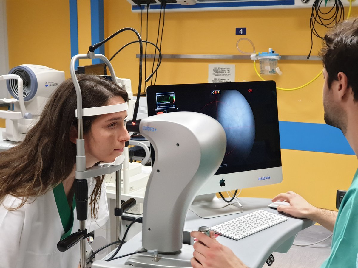 La struttura di Oculistica dell'ospedale Beauregard ha acquisito un Retinografo, strumento per la diagnostica del fondo dell'occhio e per lo screening della retinopatia diabetica e della maculopatia senile. la consegna ufficiale oggi. Lo strumento è già in uso (Retinografo 1/2)