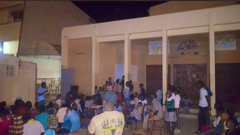 HSC_AER's tweet photo. Le Samedi 29 Février nous étions à Guediawaye pour la Projection du film “Fakhman” et une sensibilisation sur les violences faites aux enfants. Un enfant doit être protégé et chéri et non victime de violence. #ChildProtection https://t.co/RttBgL0le2