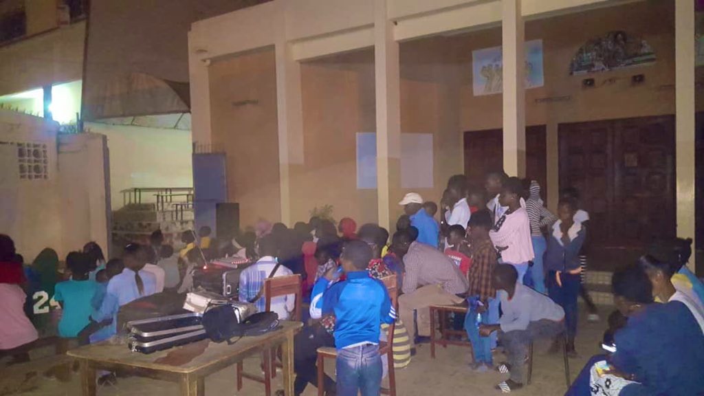 HSC_AER's tweet photo. Le Samedi 29 Février nous étions à Guediawaye pour la Projection du film “Fakhman” et une sensibilisation sur les violences faites aux enfants. Un enfant doit être protégé et chéri et non victime de violence. #ChildProtection https://t.co/RttBgL0le2
