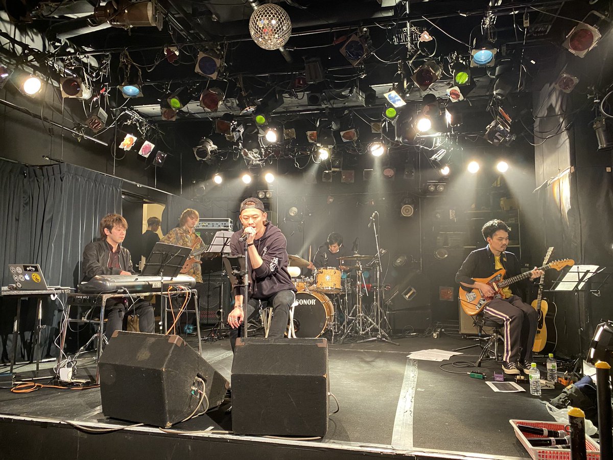 shiroastaff's tweet photo. TAKUYA SOLO LIVEへお越しくださった皆様ありがとうございました✨

今日の #しろのうら は
リハの様子をお届けします😊
勝手にパシャパシャ撮っておりました📸

次のライブは
3月9日(月) Clash!です🌟

#WhiteA #しろえー https://t.co/1rmC7bTJsi