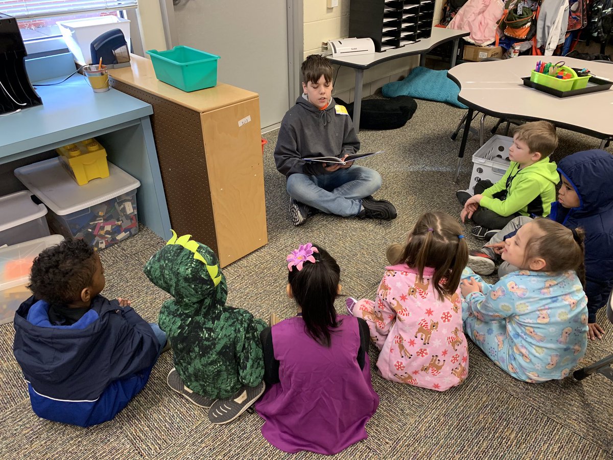 Mrs_Seidel0's tweet photo. We have some awesome @CongressMiddle #AVID students here to read to us! #ParkHillProud #RNMissionPossible #RennerAVID https://t.co/7p2KJBoPCw
