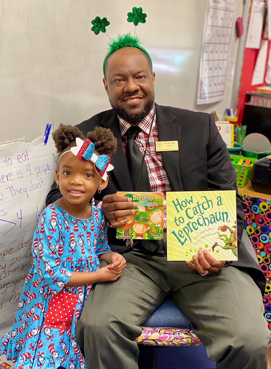 DrOthaJHall's tweet photo. The things I do my daughter! I was definitely out of my high school comfort zone! #readingacrossamerica #engagedfather #her1steducator #parentsandeducatorstogether #celebrityreaderfortheday #menreadtoo https://t.co/XFC1Woc4LS