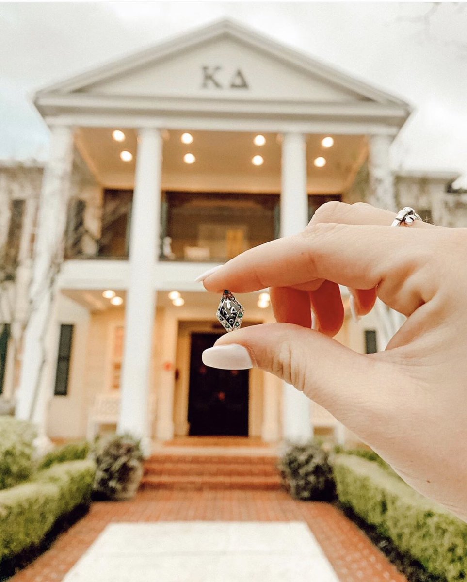 KappaDeltaHQ's tweet photo. It’s International Badge Day! May the diamond shield that guards our love find us each day Truer, Wiser, More Faithful, More Loving and More Noble. #KDBCIA #internationalbadgeday https://t.co/P6CioLoS7R