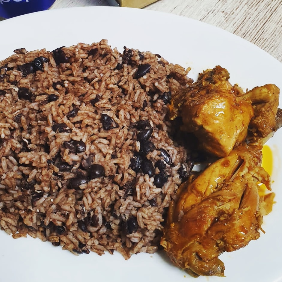 SevillaBreak's tweet photo. BREAK les desea a una productiva y prospera semana! Hoy tenemos para ti este rico plato:
#Pollo Guisado + Moro de Habichuelas Negras. 
.
👉 #Break, servicio de calidad y el mejor sabor.

#Bar #Restaurant #Cafe #Tapas #Cervezas #CocinaLatina #SanJuanDeAznalfarache #Sevilla https://t.co/7O4olQiI3Z