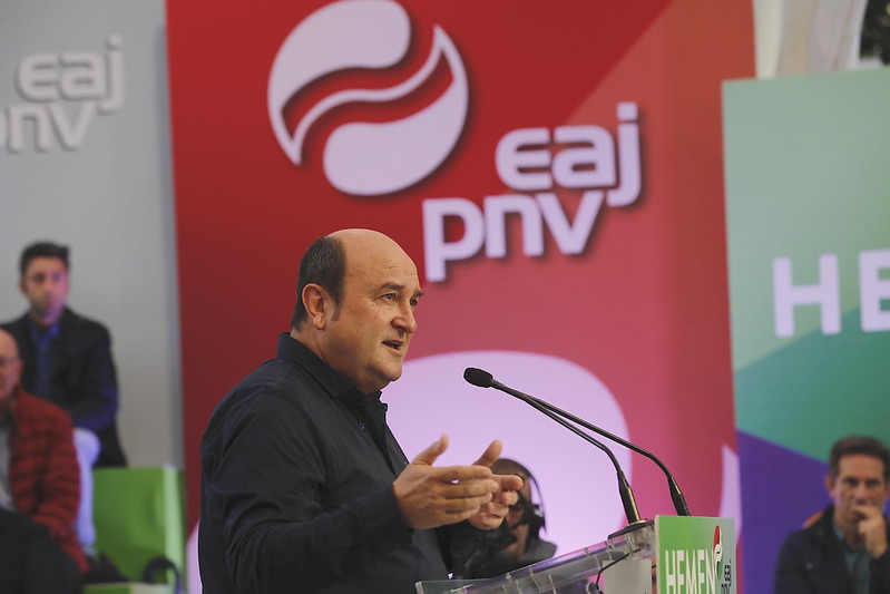 Gaurko #agenda:

🎙 <a href="/jsuso/">Jaka suso</a>-ri elkarrizketa <a href="/radio_vitoria/">Radio Vitoria</a>-n (8:30).

🎙 <a href="/andoniortuzar/">Andoni Ortuzar</a>-ri elkarrizketa @Boulevardeitb-n (9:00).

🎙 Mikel Arruabarrenarekin tertulia <a href="/EuskadiHoy/">Euskadi Hoy</a> saioan (9:00).

🎙 <a href="/gorka__urtaran/">Gorka Urtaran Agirre</a>-i elkarrizketa @faktoriaEITB-n (9:30).