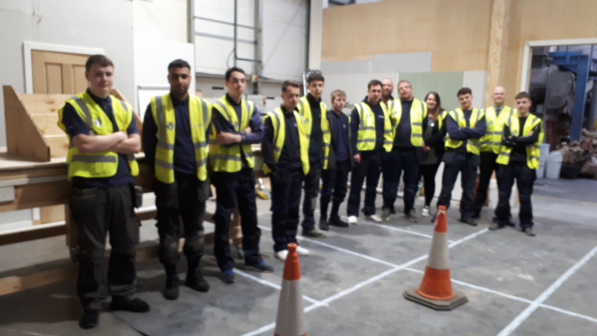 VeitchiValue's tweet photo. A few moments from Veitchi’s Apprentice Review Day that took place last Friday. Our 1st year apprentices had a perfect opportunity to get up to speed with the group progress, learned some new H&amp;S scenarios and engaged in various team building exercises. #veitchivalue https://t.co/OWDkKYZWK9