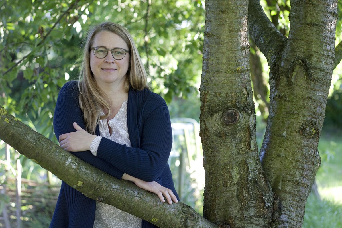 Unsere Autorin Susanne Bliemel ist heute mit dem Fritz-Reuter-Preis 2020 ausgezeichnet worden. Wir gratulieren herzlich und freuen uns sehr !!!
(Foto: ©Sebastian Maiwind)