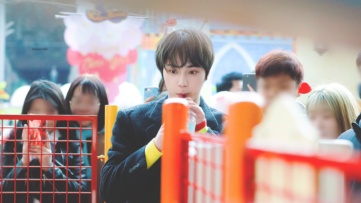 honeynet0309's tweet photo. 귀여운 애 훔쳐보기 https://t.co/hJ40HACr4Z