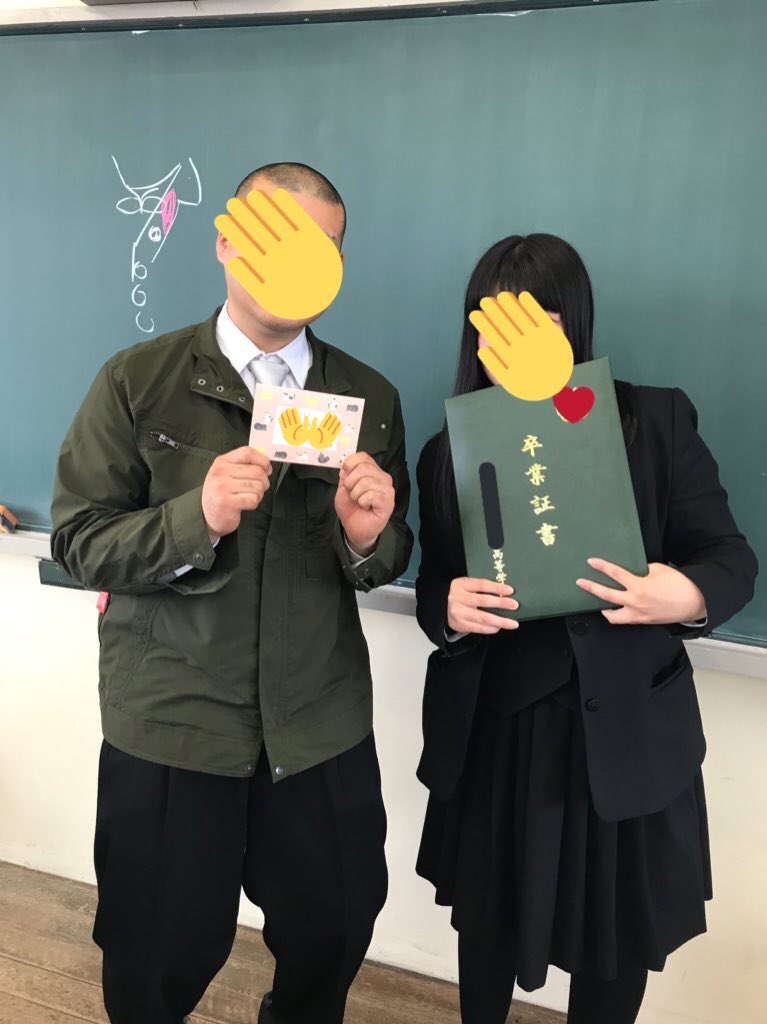 aikeyaki's tweet photo. 2020.3.2
無事に高校卒業しました。

3年間、本当にありがとう。 https://t.co/rbAmxczQb4