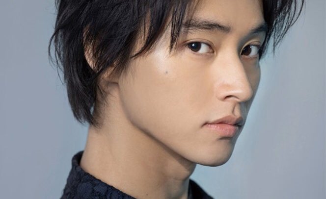 えり Oorer Twitterissa コロナの影響で公共交通機関を2週間程度使わず車での通勤を推奨されました 歩かないと腰痛持ちにはキツイです 山崎賢人 車通勤かよ