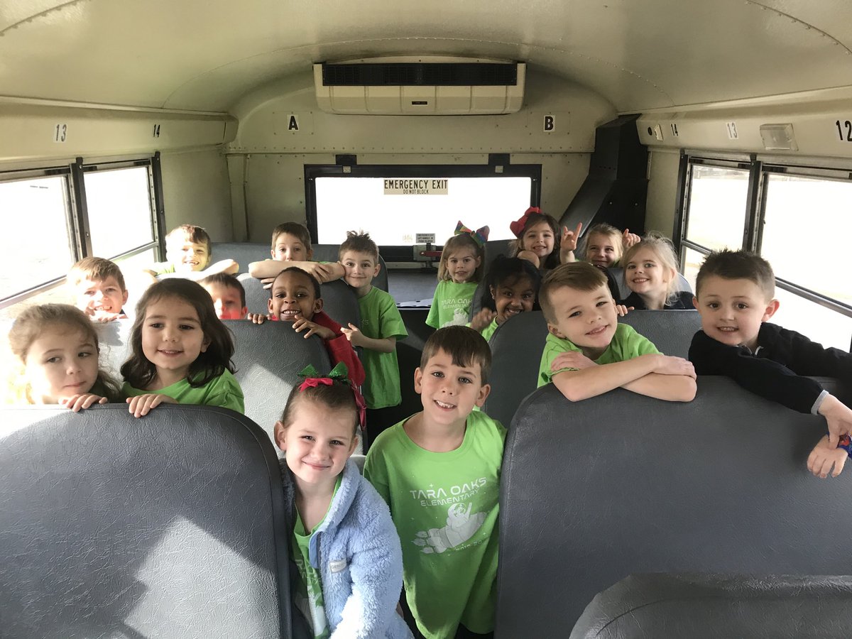 Danalavelle2's tweet photo. On our way to the Children’s Museum of Memphis!! #TaraO.  We were still sitting still, of course!! https://t.co/xwEqfxZTfK