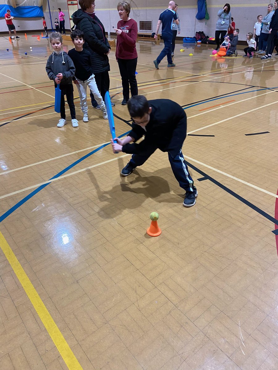 Prynhawn gwych yn Aberteifi ar gyfer Gŵyl Gynhwysol de a chanolbarth y sir. 40 o blant wedi cael amser gwych! Fantastic afternoon in Cardigan for the mid and south Inclusive Festival. Thanks to <a href="/WRU_Scarlets/">WRU/SCARLETS - UN CYMUNED</a> <a href="/CricketWales/">Criced Cymru / Cricket Wales 🏏🏴󠁧󠁢󠁷󠁬󠁳󠁿</a> &amp; <a href="/YACymru/">YA Cymru</a> for your support!