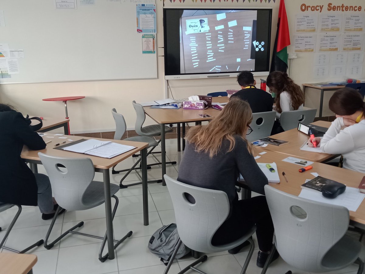EnglishHis's tweet photo. Year 12 getting to grips with Modern Romanticism in ‘The Great Gatsby’ with the use of our Smartboard.  #learningtechnology #HISbookweek #thegreatgatsby #smartboard @HISDubai https://t.co/YIqpHRnJn5