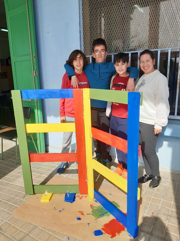 CpeeGloria's tweet photo. Proyecto #ErasmusPlus #GrowingTogether en @BuenCeip. Habilidades, cooperación, inclusión y mucho más... https://t.co/AyZRZIn3gK