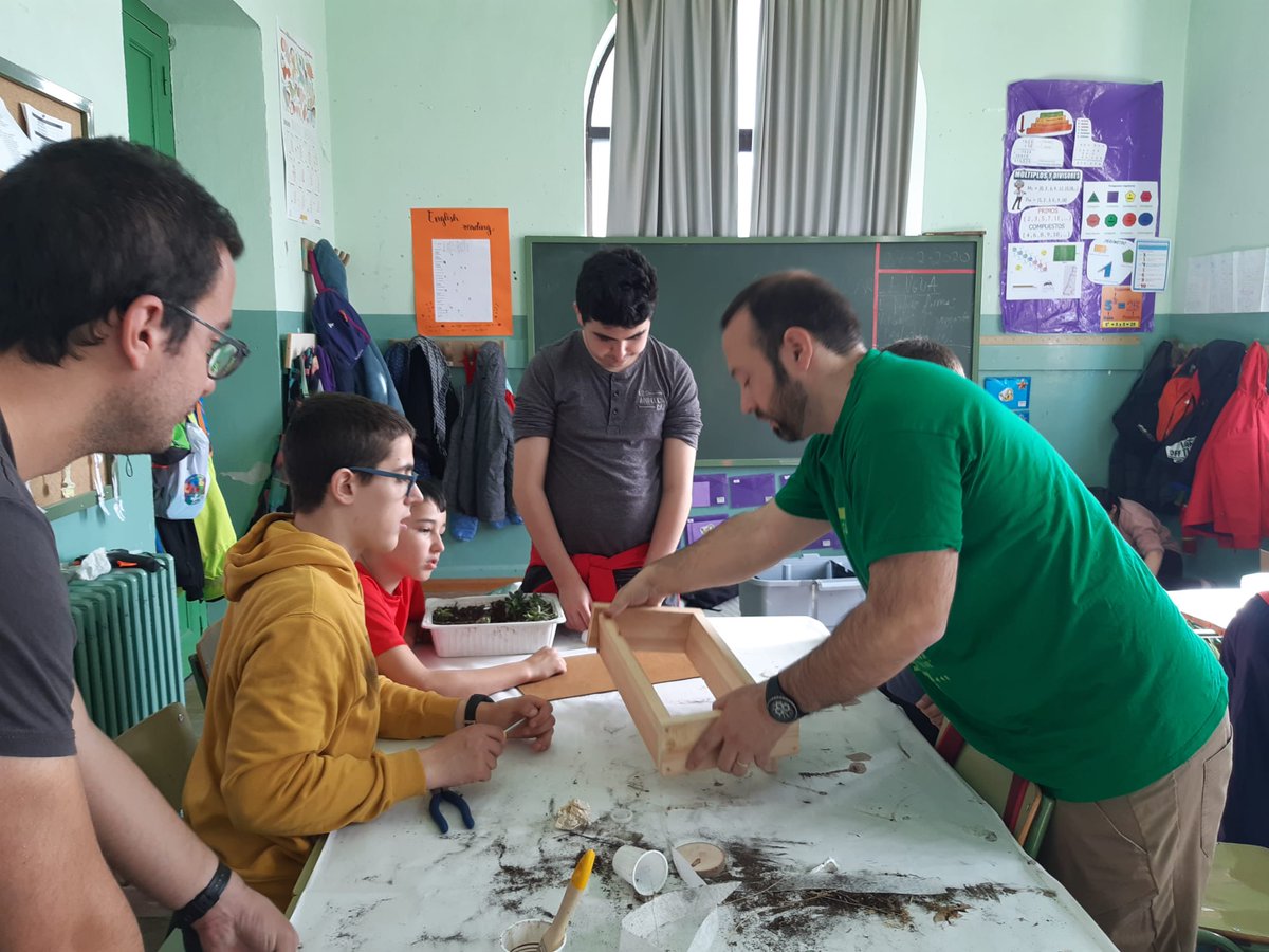CpeeGloria's tweet photo. Proyecto #ErasmusPlus #GrowingTogether en @BuenCeip. Habilidades, cooperación, inclusión y mucho más... https://t.co/AyZRZIn3gK