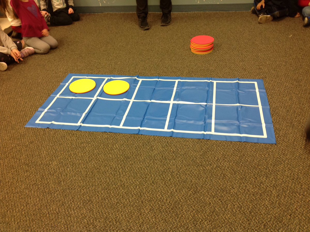 ParkviewEY's tweet photo. Students are working on composing and decomposing the number 10 using ten frames. https://t.co/j59d0RW0zW