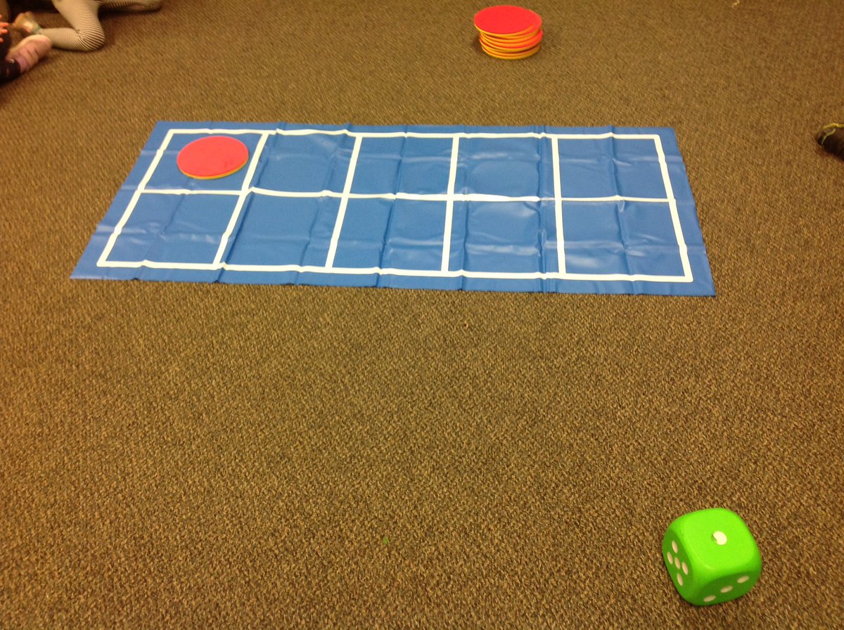 ParkviewEY's tweet photo. Students are working on composing and decomposing the number 10 using ten frames. https://t.co/j59d0RW0zW