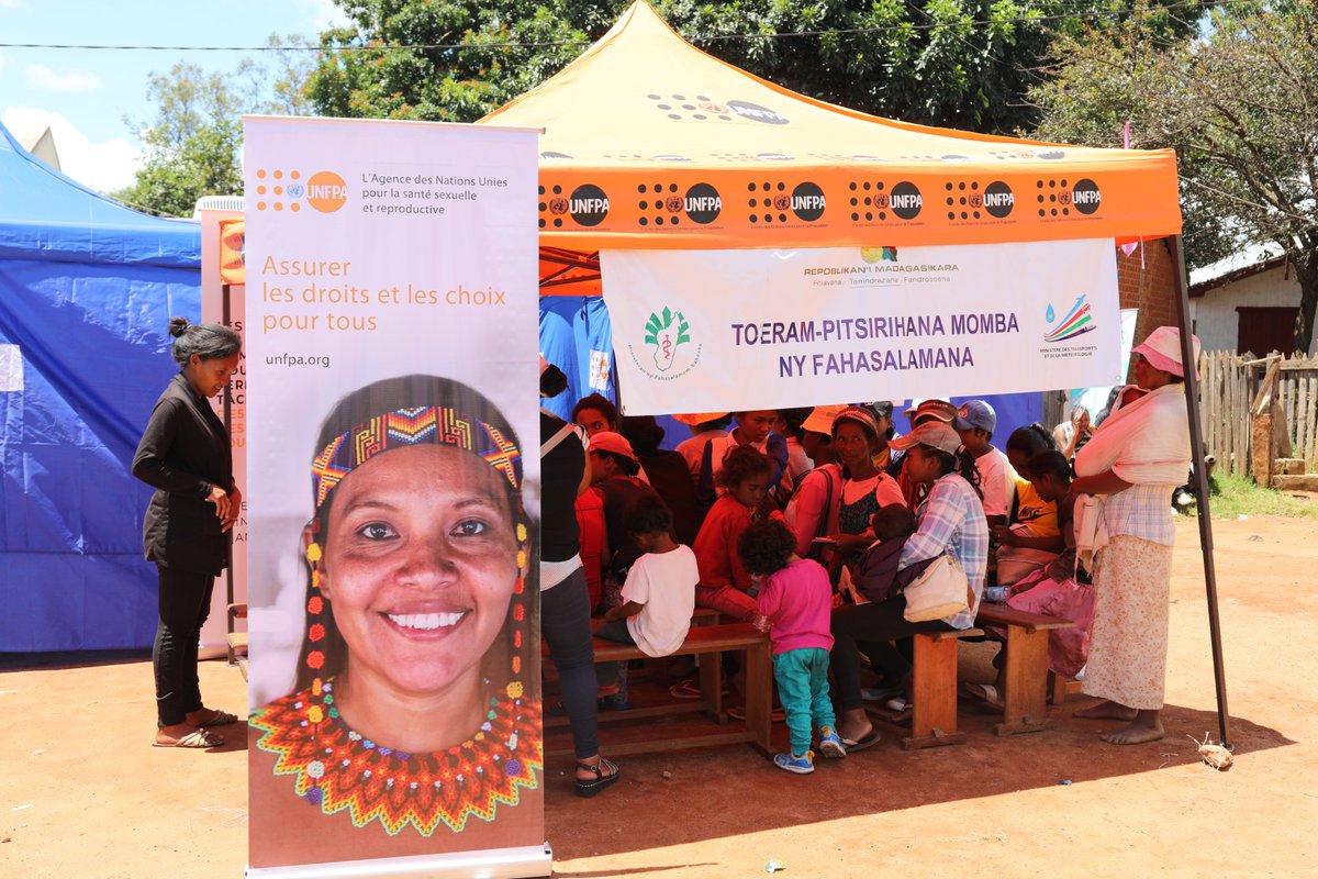 UNFPAMadagascar's tweet photo. DAY 2 #GenerationEquality Caravan.
Population of #Vinaninkarena has gathered in large numbers to benefit from #health services through mobile clinics #SRH #familyplaning #sreening #HIV, #CervicalCancer #LeaveNoOneBehind
@PresidenceMada
@MG_One_UN https://t.co/zEZSKdZLb4