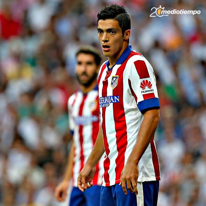 mediotiempo's tweet photo. ¿De vuelta a Madrid? ✈️🇪🇦

Según el portal Transfermarket, tras las complicaciones para fichar a Cavani, 🇲🇽Raúl Jiménez está bajo la mira del Atlético de Madrid y sería la principal opción para el verano 2020.

¿Te gustaría que regrese a La Liga? 🤔 https://t.co/GT4dHHErPU