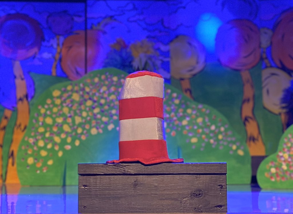 loneoakele's tweet photo. Seussical Kids is happening tonight at LOE! Our third graders are celebrating Dr. Seuss’ birthday tonight at 6pm with their performance of the musical! Come join us for an amazing evening! #1fish2fishredfishbluefish #hortonhearsawho #ohthethinksyoucanthink #greeneggsandham https://t.co/W4y7ZXnDYo