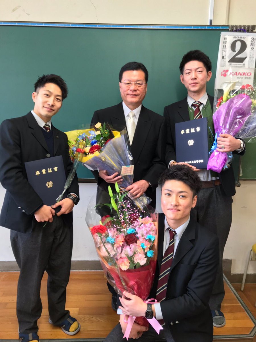 MK__1310's tweet photo. 〜卒業〜

#高校生 #卒業 https://t.co/39zrCWbNF9