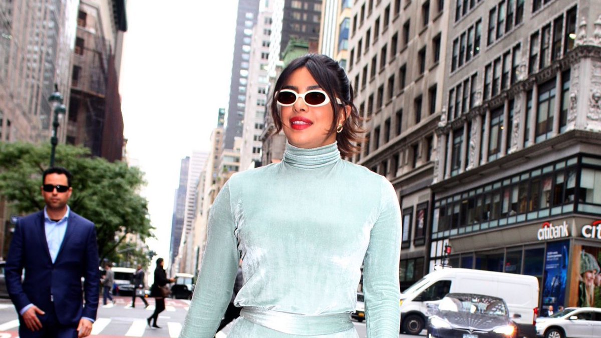 DMYBYDMY's tweet photo. Design-led sunglasses for the women of today. 
@priyankachopra wears our Valentina sunglasses in Ivory.

Shop #DMYBYDMY online at https://t.co/toiuyqofQp https://t.co/aQYpqTl9Y3