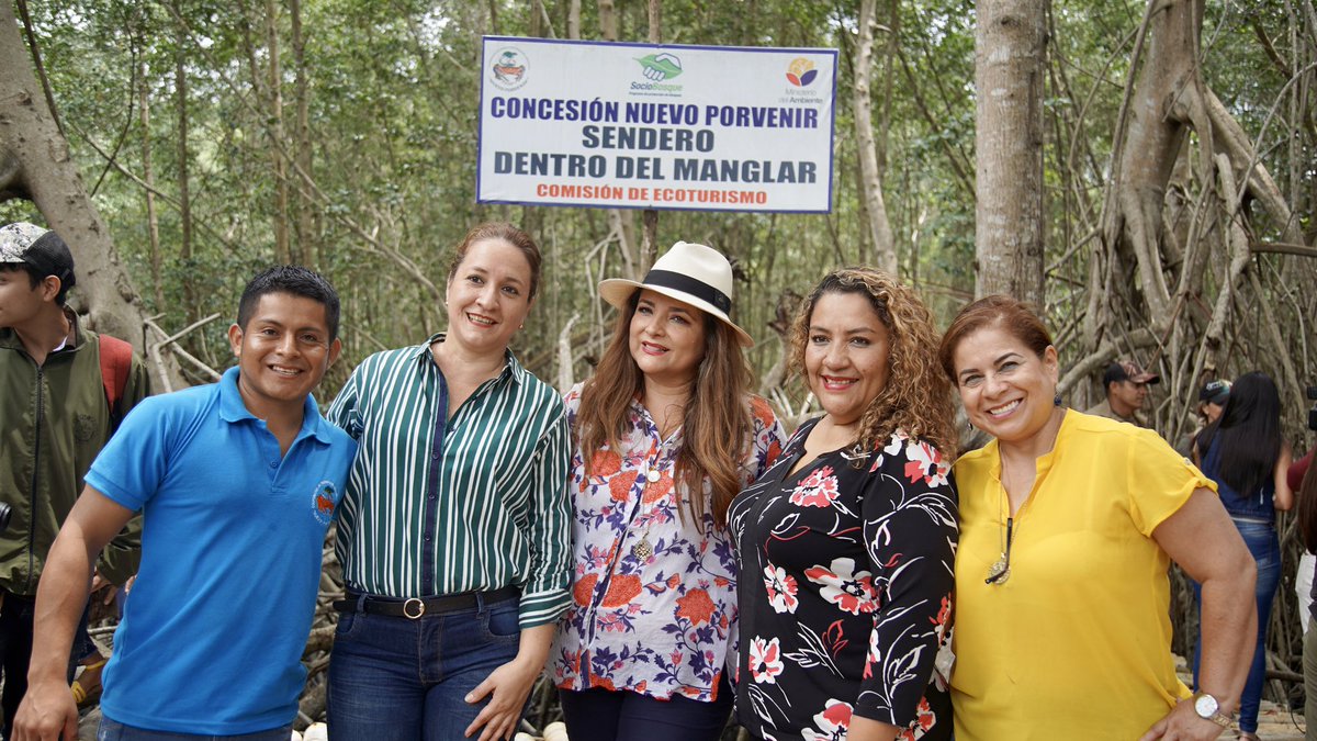 TesEcuador's tweet photo. Con el fin de ofrecer un mejor servicio al turista por parte de los habitantes de la Comunidad de Naranjal, se realizó un proyecto turístico de vinculación entre el Tecnológico Espíritu Santo y la Viceprefecta del Guayas @6SusanaGonzalez para capacitar a dicha comunidad. https://t.co/KQgWPhdzNM