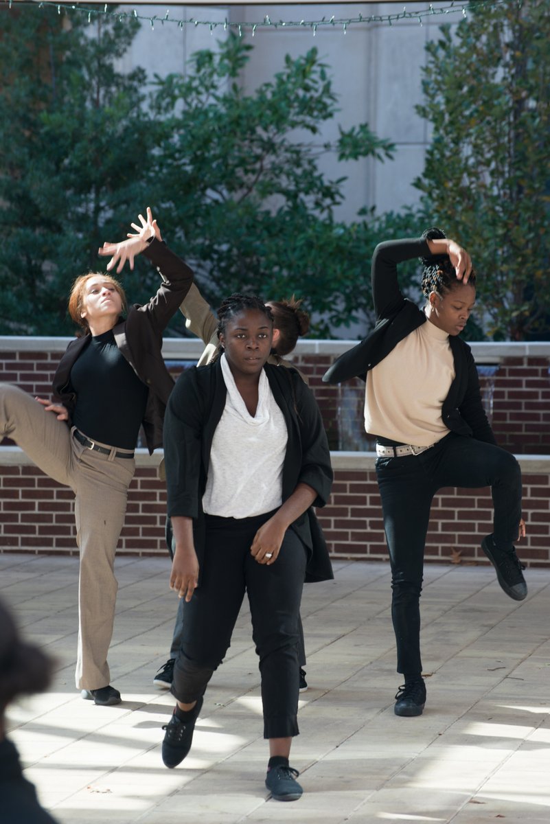 ColaMuseum's tweet photo. It's almost FREE #FirstThursdayOnMain at the CMA. Enjoy free admission all day thanks to @bcbssc and an evening full of art! Catch a doc about the #MoveAroundSeries at 6:30 and a tour of #ItsAliveCMA at 7 plus art projects in the studios >> https://t.co/J1RfonHkfW https://t.co/Y7bXR442Ug