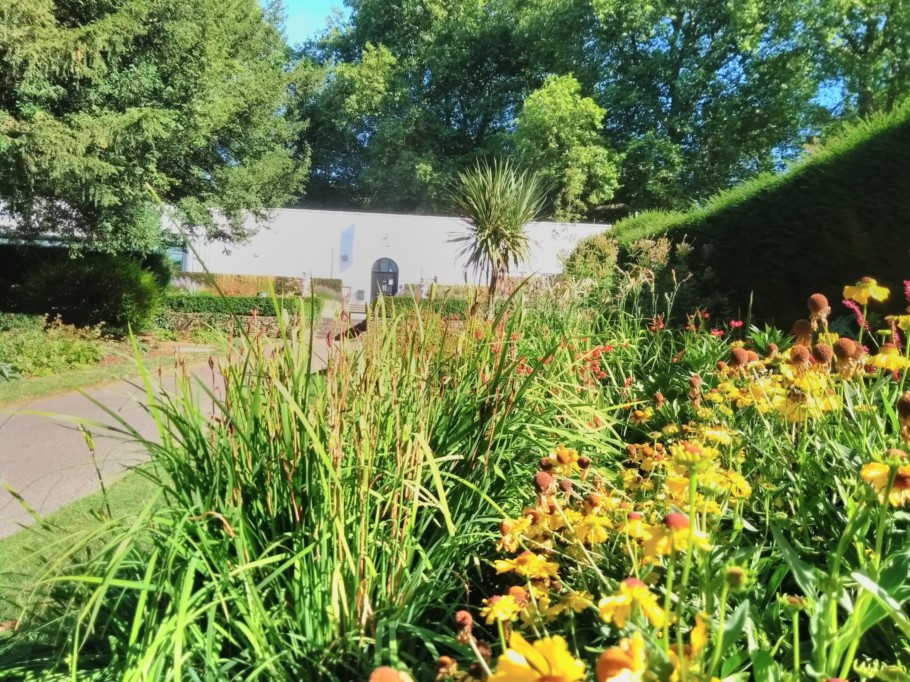 New LUX Curatorial Fellowship for an emergent curator to curate the on and offsite LUX London programme over an 18-month period with  professional development support from LUX staff  Deadline: 30 March bit.ly/3ajwHB6