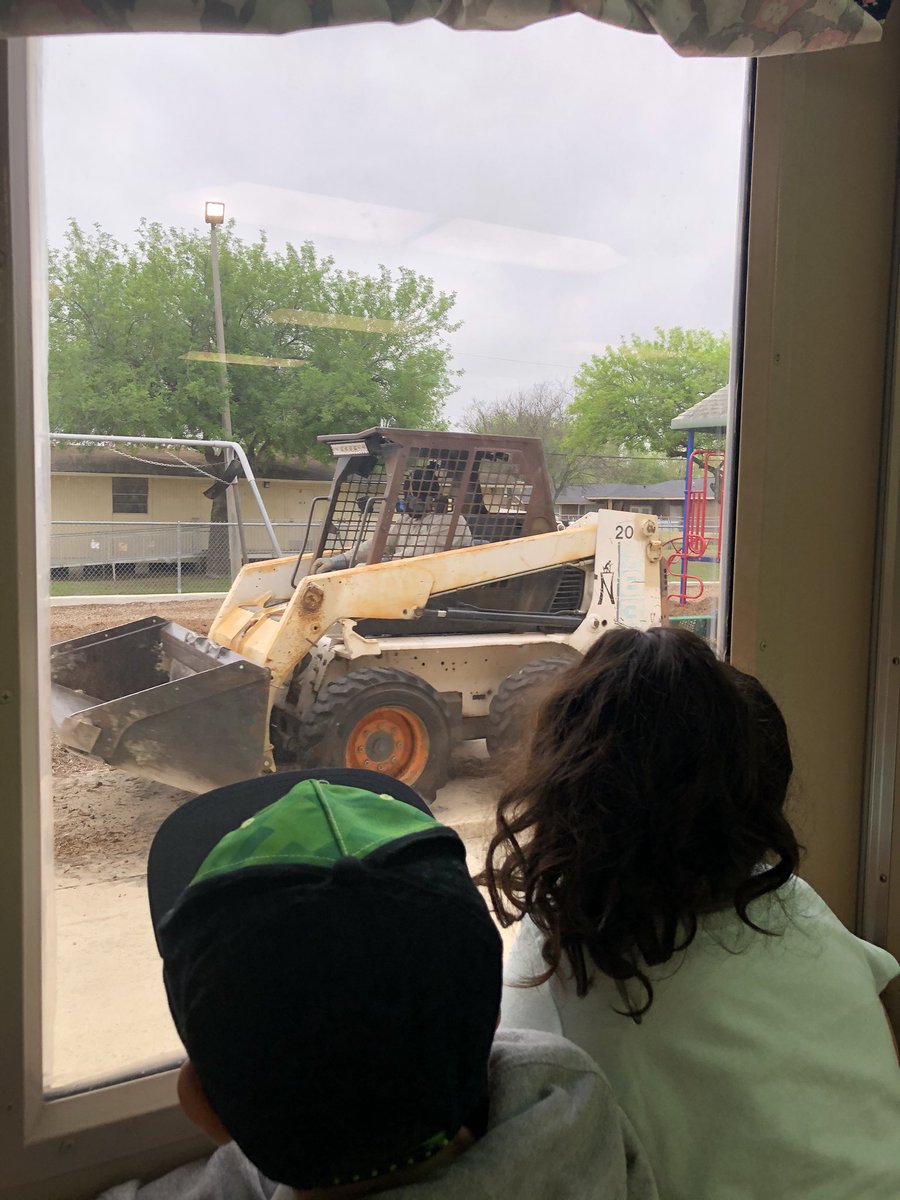 mgarza1978's tweet photo. Watching our playground get new mulch #ThisIsMeadowVillage #Yay4PreK #ThingsThatMove  @NISDMeadowVill @NISD_ECE https://t.co/mSOnR2dbv4