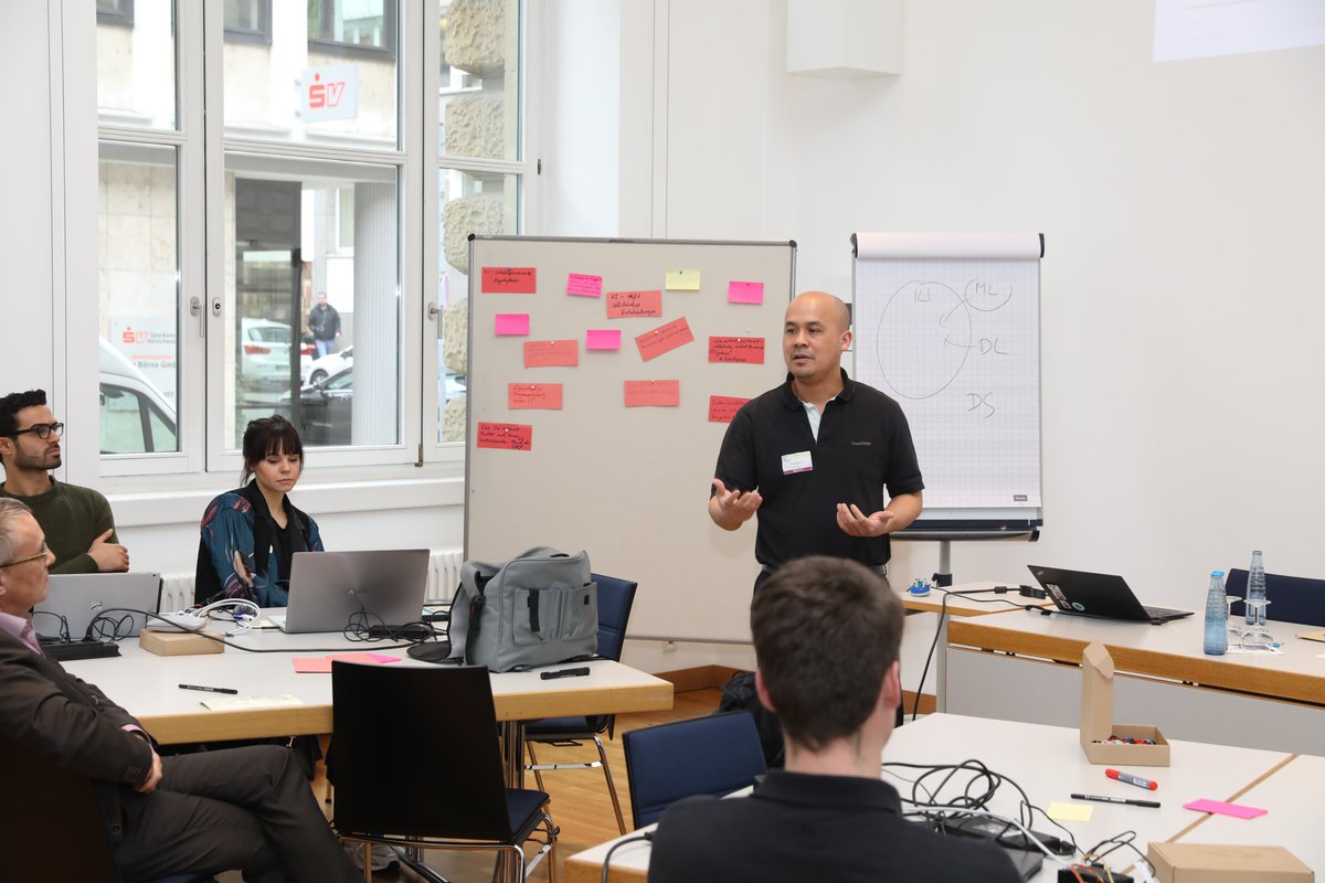 SEZ_Europa's tweet photo. Impressionen aus den #OI-Workshops gesucht? 11 verschiedene #Workshops-Wege führen ganz bestimmt zu mehr #OpenInnovation. Und das nicht nur in #Stuttgart.
#OIKBW2020 @WM_BW Mehr Bilder in Kürze! https://t.co/91xV3PZESt