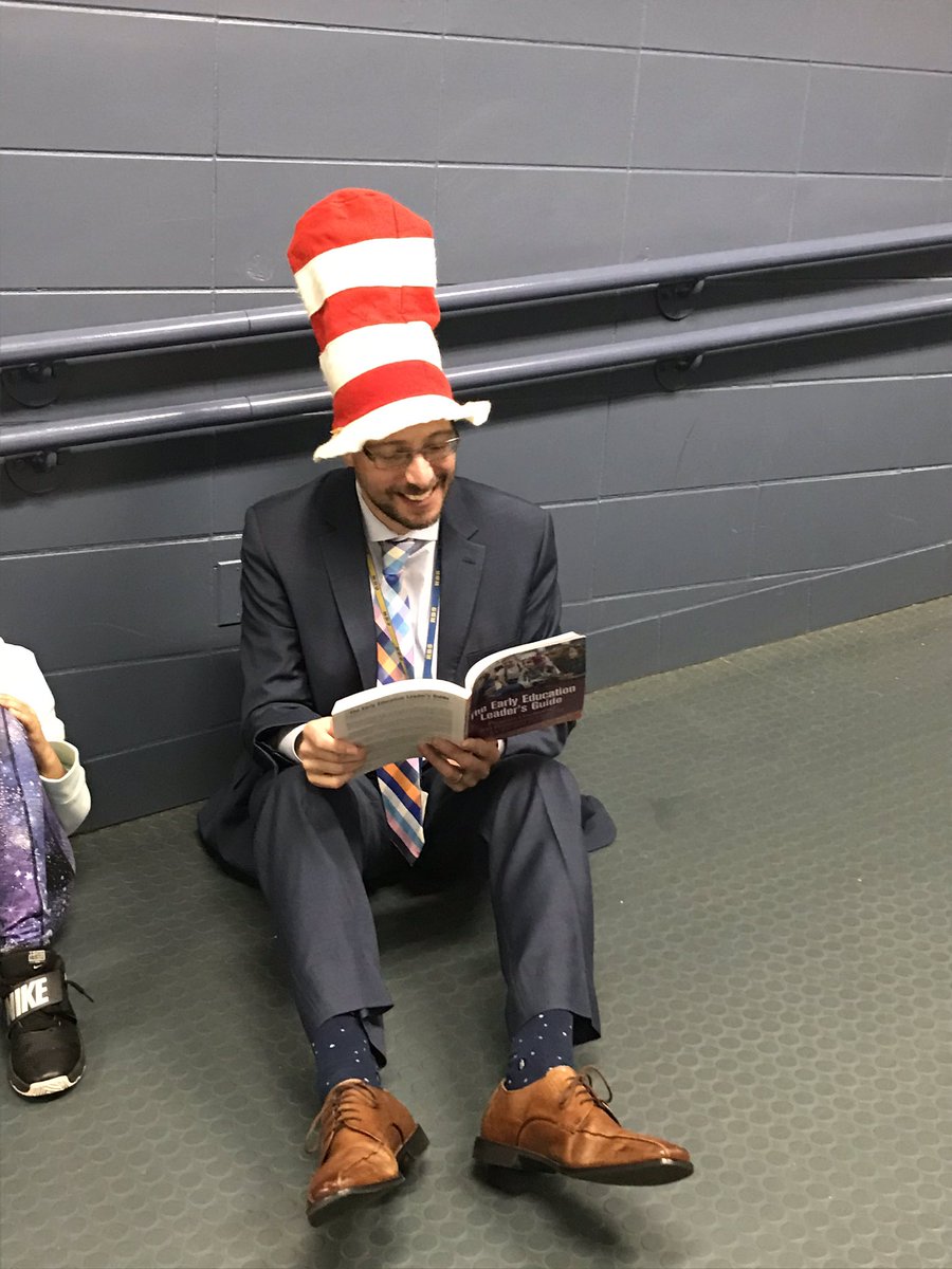 Celebrating Read Across America Day in style! Happy birthday, Dr. Seuss! <a href="/BrookRoaring/">Roaring Brook School</a> <a href="/DrBLHC/">AvonSuper</a> #thisisavon #ReadAcrossAmericaDay