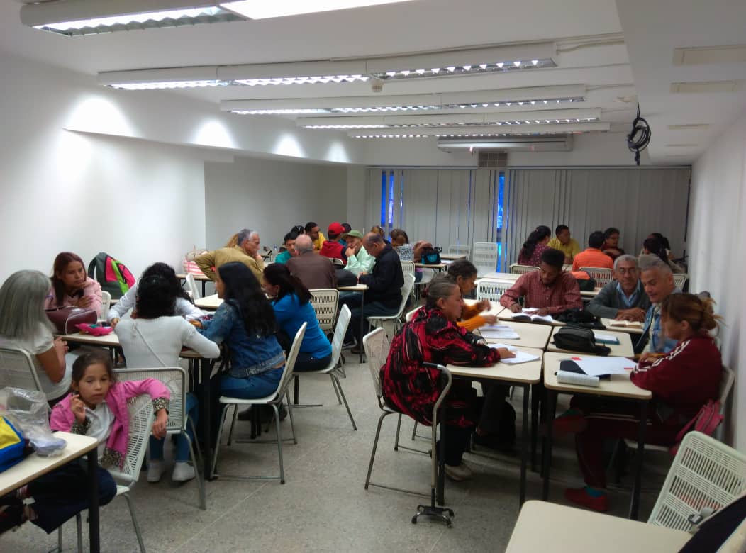 FpnpRedes's tweet photo. De forma exitosa arranco el primer Taller del año 2020 "Producción de Eventos"
#elips #fpnp #estudios #escueladeperiodistas #periodistas #periodistasvenezolanos #formacionparaperiodistas #tallerescursosydiplomados #educacionperiodistica #caracas #venezuela https://t.co/UpcH5oxPLD