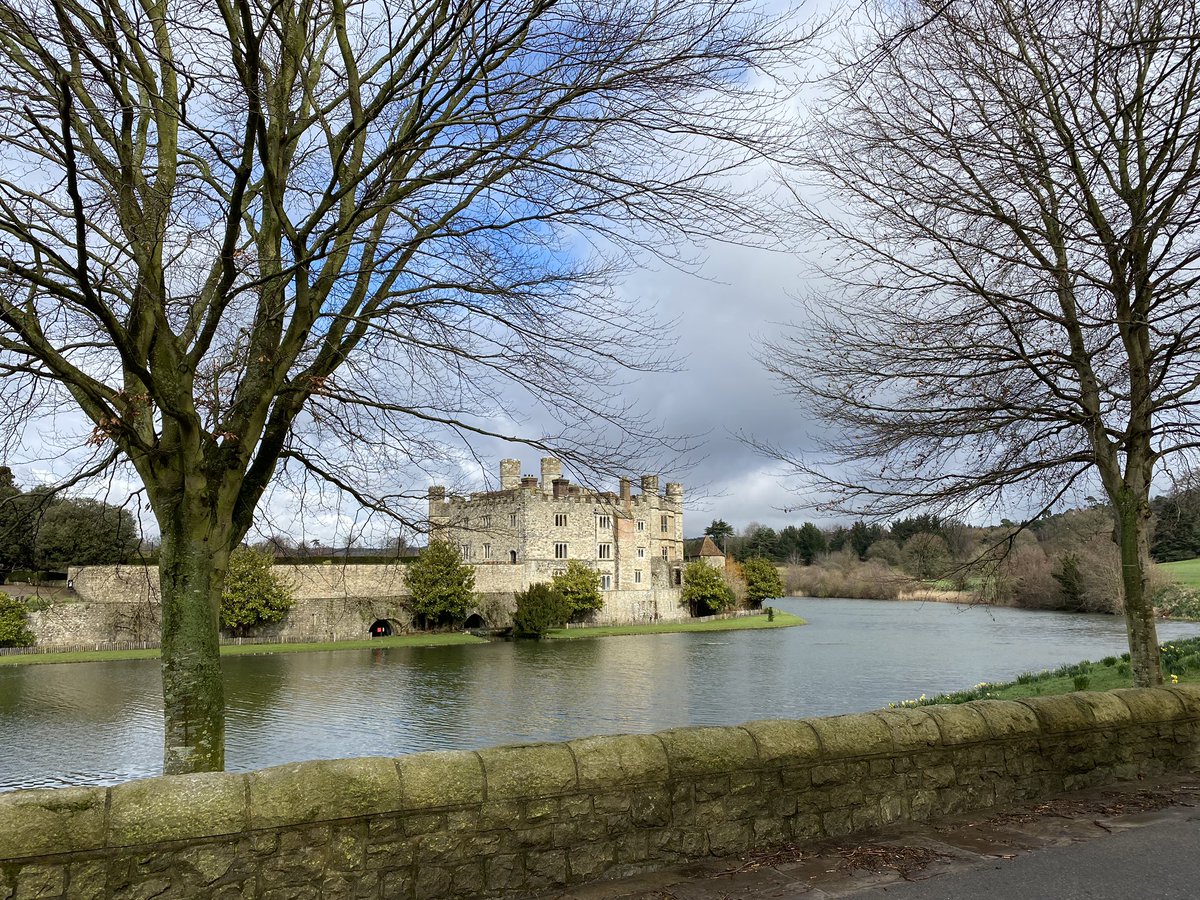 WestoverRasin's tweet photo. A little drizzle never hurt! Beautiful tour @leedscastleuk #WestoverMusic #WestoverGlobalPrograms ๐ฐ๐ฌ๐ง https://t.co/fHiOvF0mG7