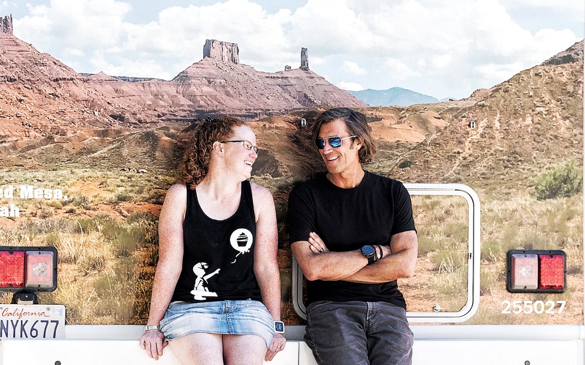 richroll's tweet image. In 136 hours, she swam 21mi from Catalina to LA, biked 400mi to Badwater Basin &amp;amp; ran 135mi across Death Valley. Today @rangamel drops a master class on mental toughness &amp;amp; living a 'No Excuse' life. #RRP 502 UP✌🏽🌱🏊🏼‍♀️🚴🏼‍♀️🏃🏽‍♀️
Web: bit.ly/richroll502
YT: bit.ly/melurie502