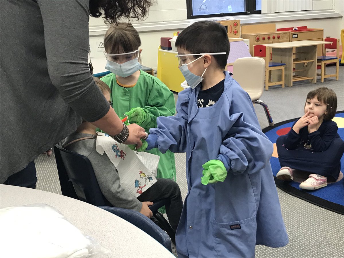 davidteddy1020's tweet photo. Thank you Dr. Auer for your fun, interactive lesson on the importance of dental health today.  The kids especially liked dressing up as dentists and treating a patient!  #JenkinsECLC https://t.co/fY2IEW1CDI