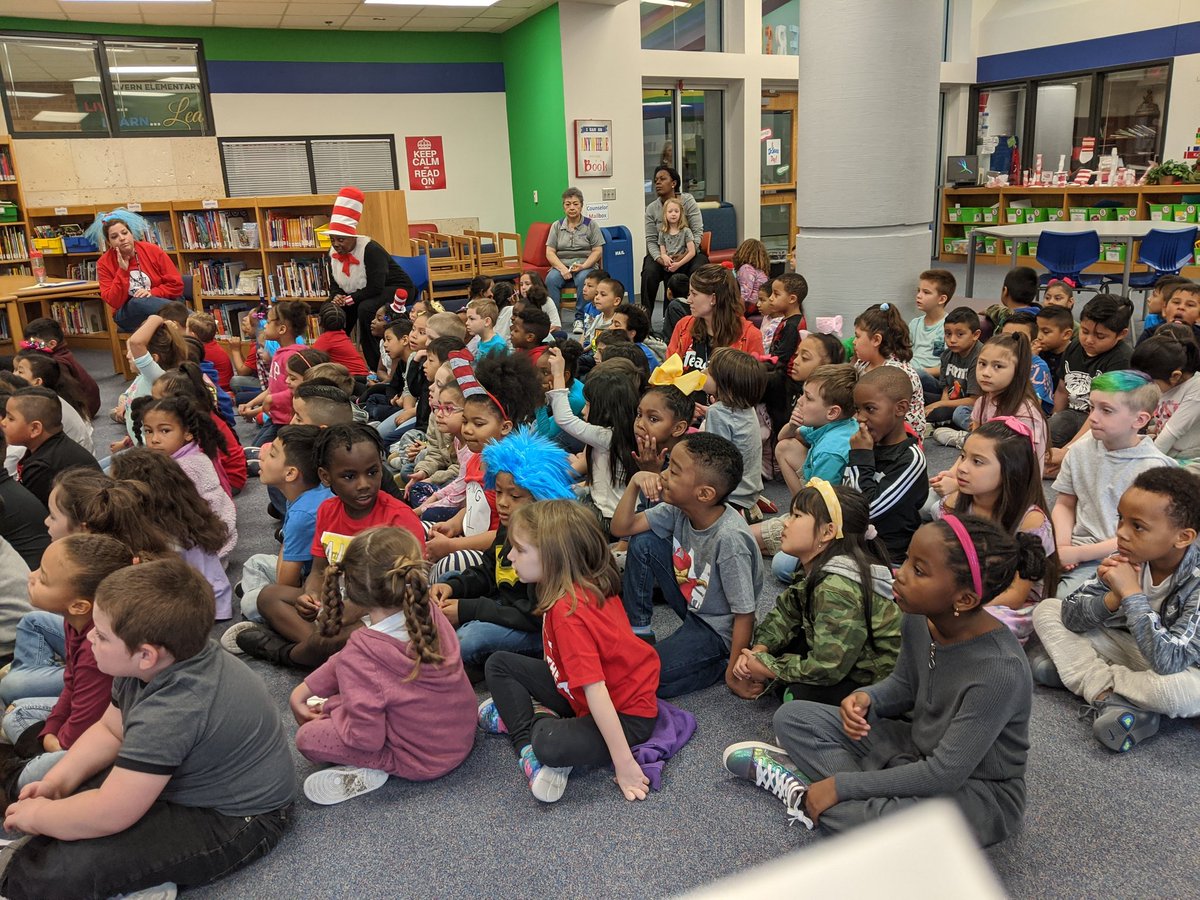MsKhalid92's tweet photo. Thank you #AdamRubin for coming to Malvern!! The kids loved seeing you and talking about your awesome books! #mymisd #malvernliveskind #malvernleaders @MalvernES https://t.co/Qxgp5v3SQU